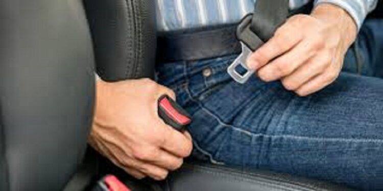 பேருந்துகளில் ஆசனப் பட்டி அணிவதை கட்டாயமாக்கும் வர்த்தமானி