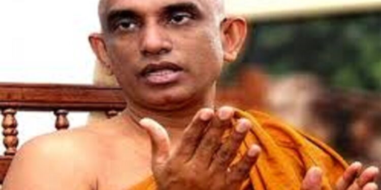 நீதிமன்றில் முன்னிலையானார்  அத்துரலிய ரத்தன தேரர்