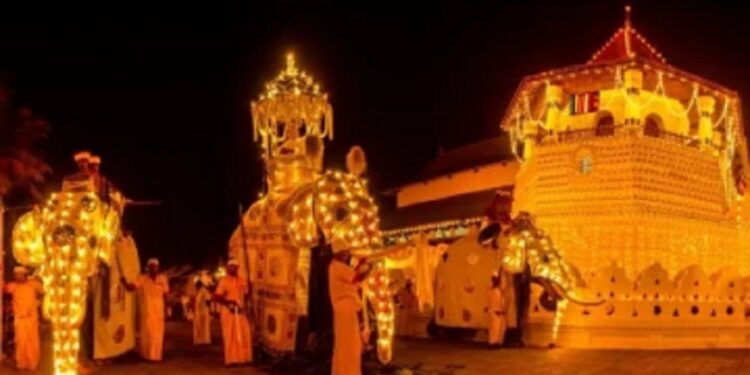 கண்டி எசல பெரஹெராவில் மூவர் கைது!