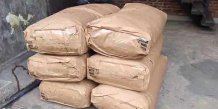 கழிவு தேயிலை ஏற்றிச் சென்ற லொறியுடன் இருவர் கைது!