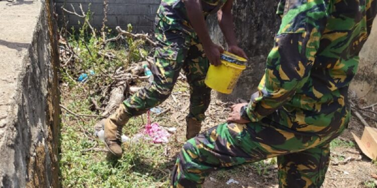 பாடசாலைக் காணியில் மீட்க்கப்பட்ட கைக்குண்டு!