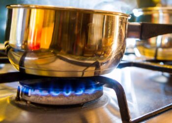 சமையல் எரிவாயு கசிவு பெண் பலி!