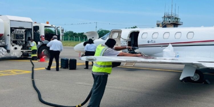 யாழ் சர்வதேச விமான நிலையத்திற்கு வந்த முதல் மருத்துவ விமானம்!