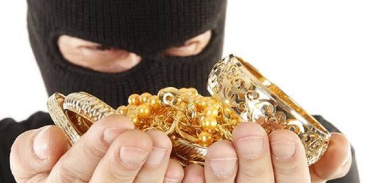 மட்டக்களப்பில் வீடொன்றில் பல இலட்சம் பெறுமதியான நகை கொள்ளை!