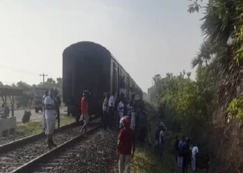 யாழில் ரயிலில் மோதி பலியான மாடு!