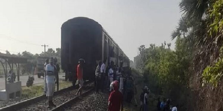 யாழில் ரயிலில் மோதி பலியான மாடு!