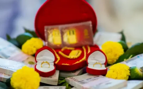 வரதட்சிணை கொடுமை மருமகள் காதைக் கடித்த   மாமியார்