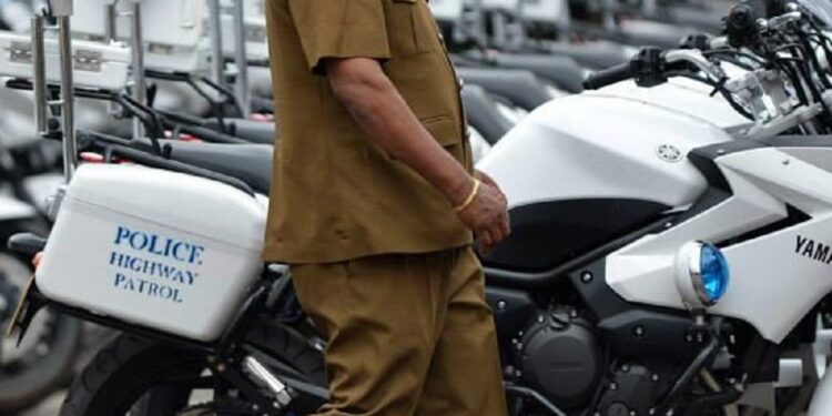 மோட்டார் சைக்கிளில் போதைப் பொருள் கடத்திய பொலிஸ் கான்ஸ்டபிள் கைது!