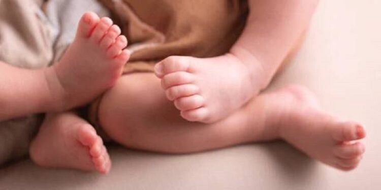 யாழில் பிறந்து சிறிது நேரத்தில் பலியான இரட்டைக் குழந்தைகள்