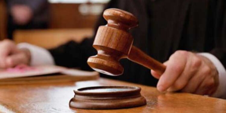 சொந்த மகளை சீரழித்த தந்தைக்கு அதிரடி காட்டிய நீதிமன்றம்!