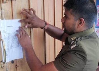 யாழ் பருத்தித்துறையில் சுகாதார சீர்கேடுடன்  இயங்கிய உணவகத்திற்கு சீல்!