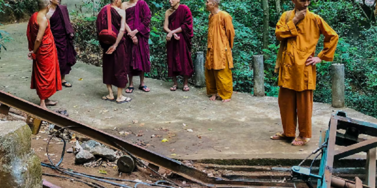 விபத்தில் பலியான பிக்குகளின் உடல்கள் நல்லடக்கம்!