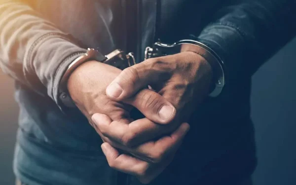 காரை திருடி விற்று காதலியுடன் ஊர் சுற்றிய காதலன்!