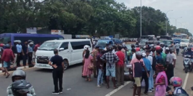 கிளிநொச்சி கோர விபத்து பாடசாலை மாணவன் காயம்!