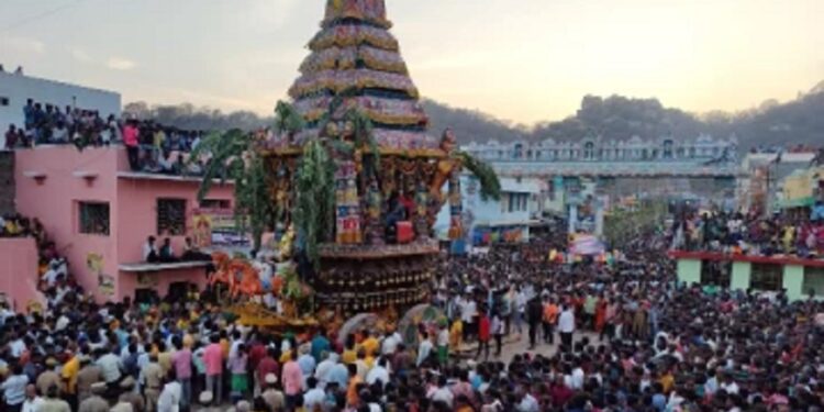 கோவில் திருவிழா ஊர்வலத்தில் மூன்று பிள்ளைகளின் தந்தைக்கு நிகழ்ந்த சோகம்!