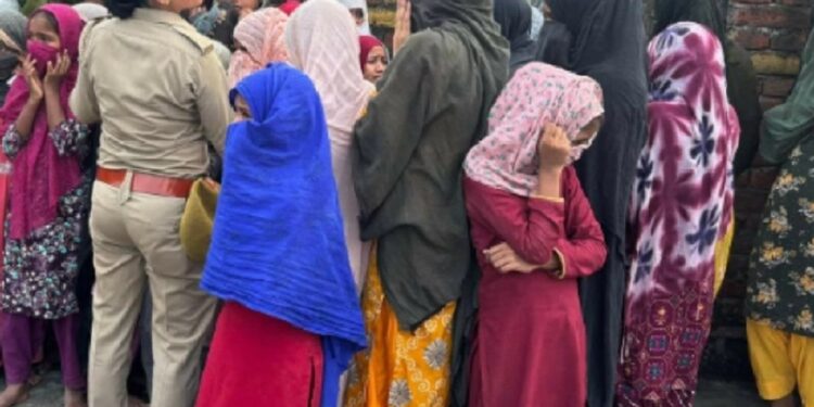 மதரசா கழிவறைக்குள் பூட்டப்பட்ட சிறுமிகள் மீட்பு!