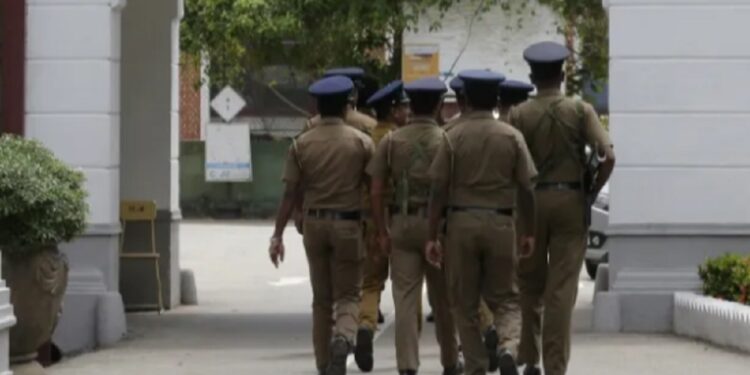 போதைப் பொருள் விற்பனையில் ஈடுபட்ட மனைவி தப்பி ஓடிய கணவன்!