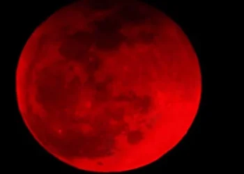 அரிய வகை சந்திரகிரகணம் இன்று!