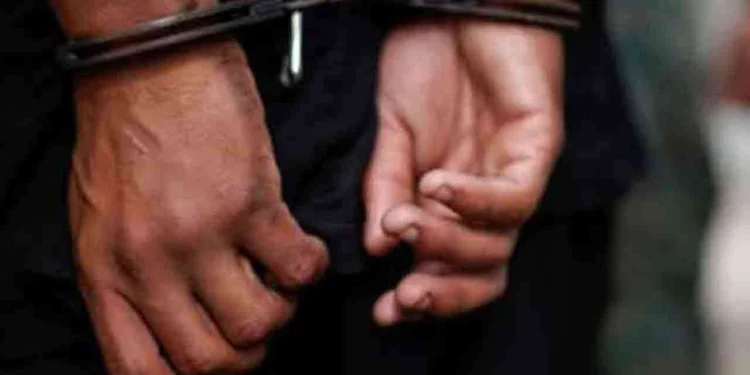 கடற்படையின் முன்னாள் பிரதானி கைது!