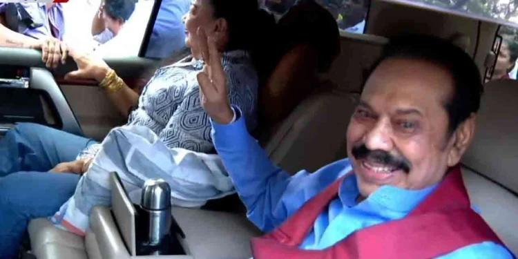 கார்ல்டன் இல்லத்தை சென்றடைந்தார் மஹிந்த