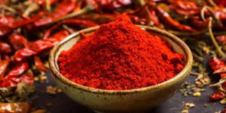 காதலியின் கண்களில் மிளகாய் தூள் தூவிய காதலன்!