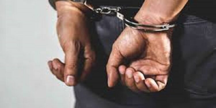 யாழ் உரும்பிராயில் மருத்துவர் மீது தாக்குதல் மூவர் கைது!