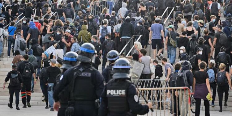 பிரான்சில் பாரிய போராட்டம் பலர் கைது!