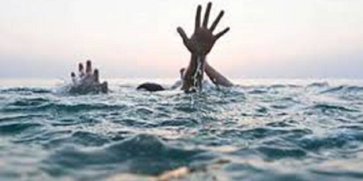 கடலில் அடித்துச் செல்லப்பட்ட இளம் ஜோடி மீட்பு!