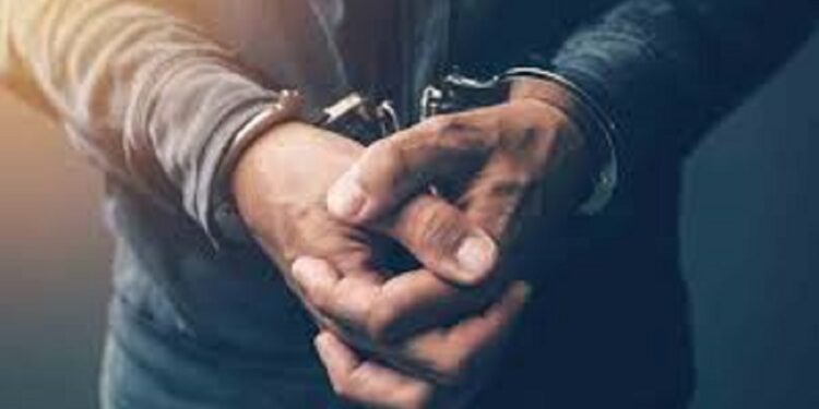 மாணவர்களுக்கு சிகரெட் விற்ற வர்த்தகர் கைது!