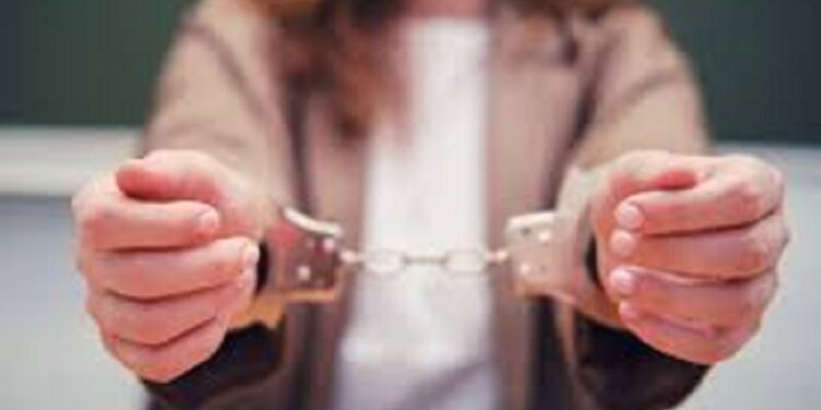 சட்டவிரோத மதுபானத்துடன் கெப்பட்டிகஹலந்த ரத்து அக்கா”என்ற பெண் கைது!