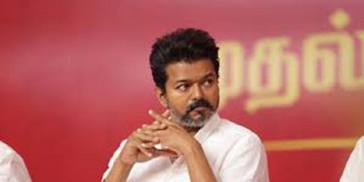 தனது வீட்டிலிருந்து வெளியேறிய விஜய்!