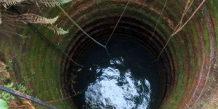 மகனை கிணற்றில் தள்ளி தற்கொலை செய்து கொண்ட தந்தை!