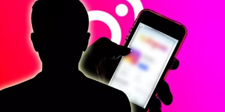 பாடசாலை மாணவனுக்கு மோசமான  புகைப்படங்களை அனுப்பிய ஆசிரியர்