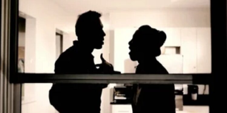 தகாத உறவு வாயில் வெடிவைத்த காதலன்!