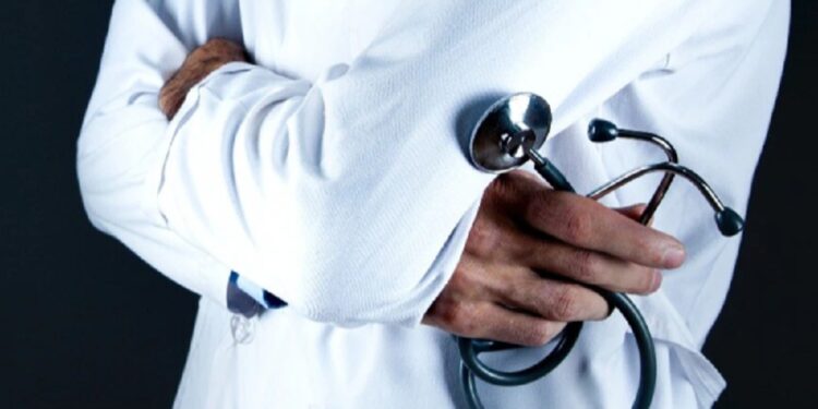 ஊழியர்களின் கடமைகளுக்கு இடையூறு செய்த வைத்தியர் கைது!