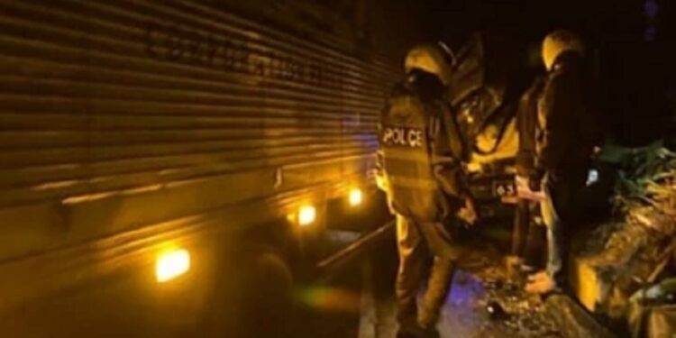 அதிகாலை நிகழ்ந்த கோர விபத்தில் மூவர் பலி!