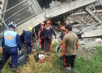 பிலிப்பைன்ஸ் நில நடுக்கத்தில் சிக்கி 5 பேர் பலி!