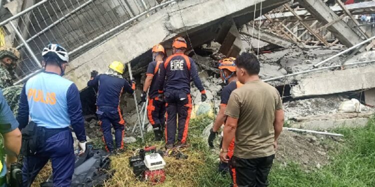 பிலிப்பைன்ஸ் நில நடுக்கத்தில் சிக்கி 5 பேர் பலி!