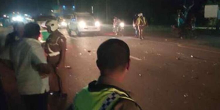 இரண்டு டிப்பர் நேருக்கு நேர் மோதி விபத்து!