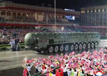 வெளிவந்தது உலகத்தையே மிரள வைக்கும் வடகொரியாவின் புதிய ஆயுதம்!