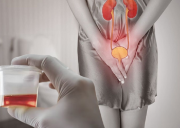 சிறுநீர் கழிக்கும் போது இந்த அறிகுறிகள் இருக்கா? அப்போ கிட்னி பத்திரம்