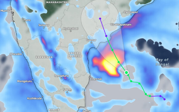 இரவுக்குள் கரையை தாக்கும் மொந்தா புயல்! தமிழகத்திற்கு அடைமழை எச்சரிக்கை