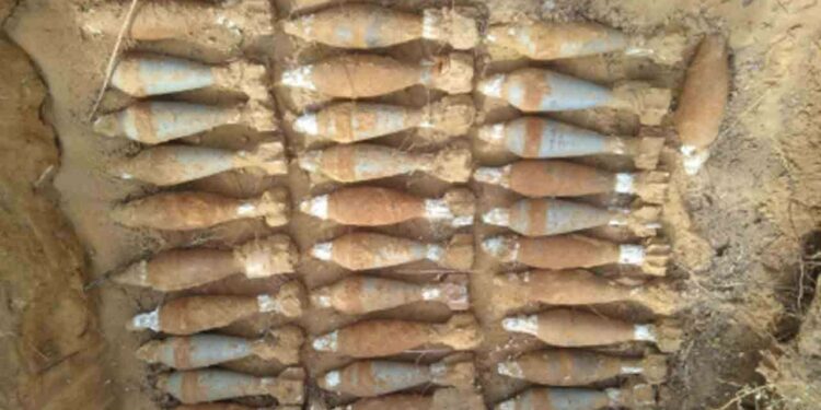 கிளிநொச்சியில் வெடிக்காத நிலையில் மீட்க்கப்பட்ட குண்டுகள்!