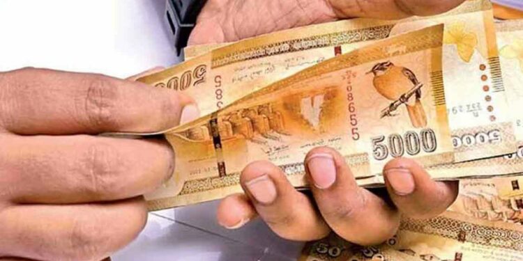 தனியார் துறையின் சம்பளத்தை அதிகரிக்க தீர்மானம்