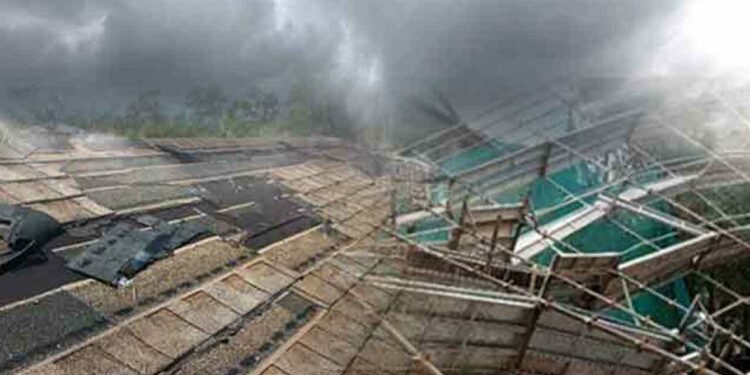 பலத்த காற்றினால் குருநாகலில் 100 வீடுகளுக்கு சேதம்