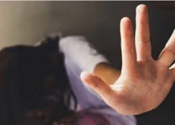 பணிப்பெண்ணை  கொடுமைப்படுத்தியதாக நடிகை மீது வழக்கு பதிவு!