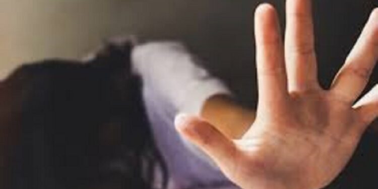 பணிப்பெண்ணை கொடுமைப்படுத்தியதாக நடிகை மீது வழக்கு பதிவு!