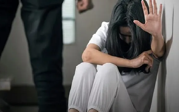 சிகிச்சைக்காக வந்த இளம் பெண்ணிடம் பாலியல் சேட்டை ; வசமாக சிக்கிய சந்தேக நபர்