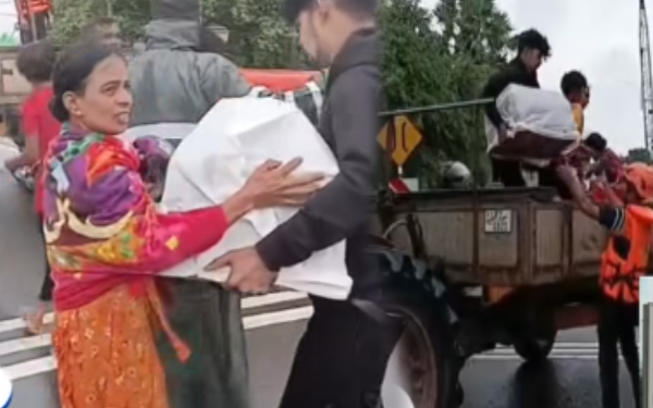 உயிரிழந்த சிசுவை அடக்கம் செய்ய முடியாமல் நடுவீதியில் தவித்த குடும்பம் ; சோகதத்தில் மூழ்கிய தமிழ் கிராமம்