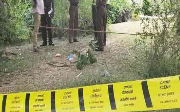 காட்டில் கொடூர கொலை ; கை, கால்கள் மற்றும் வாய் கட்டப்பட்ட நிலையில் இளைஞனின் சடலம் மீட்பு